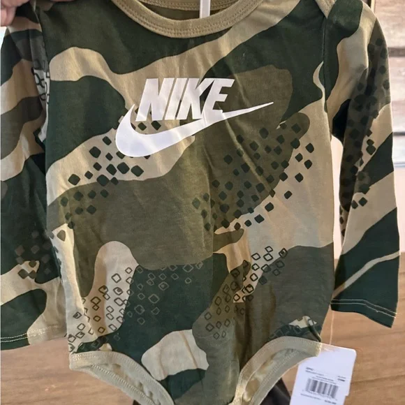 Nike Green Camo Baby Bodysuit with Black Pants - Picture 3 of 5